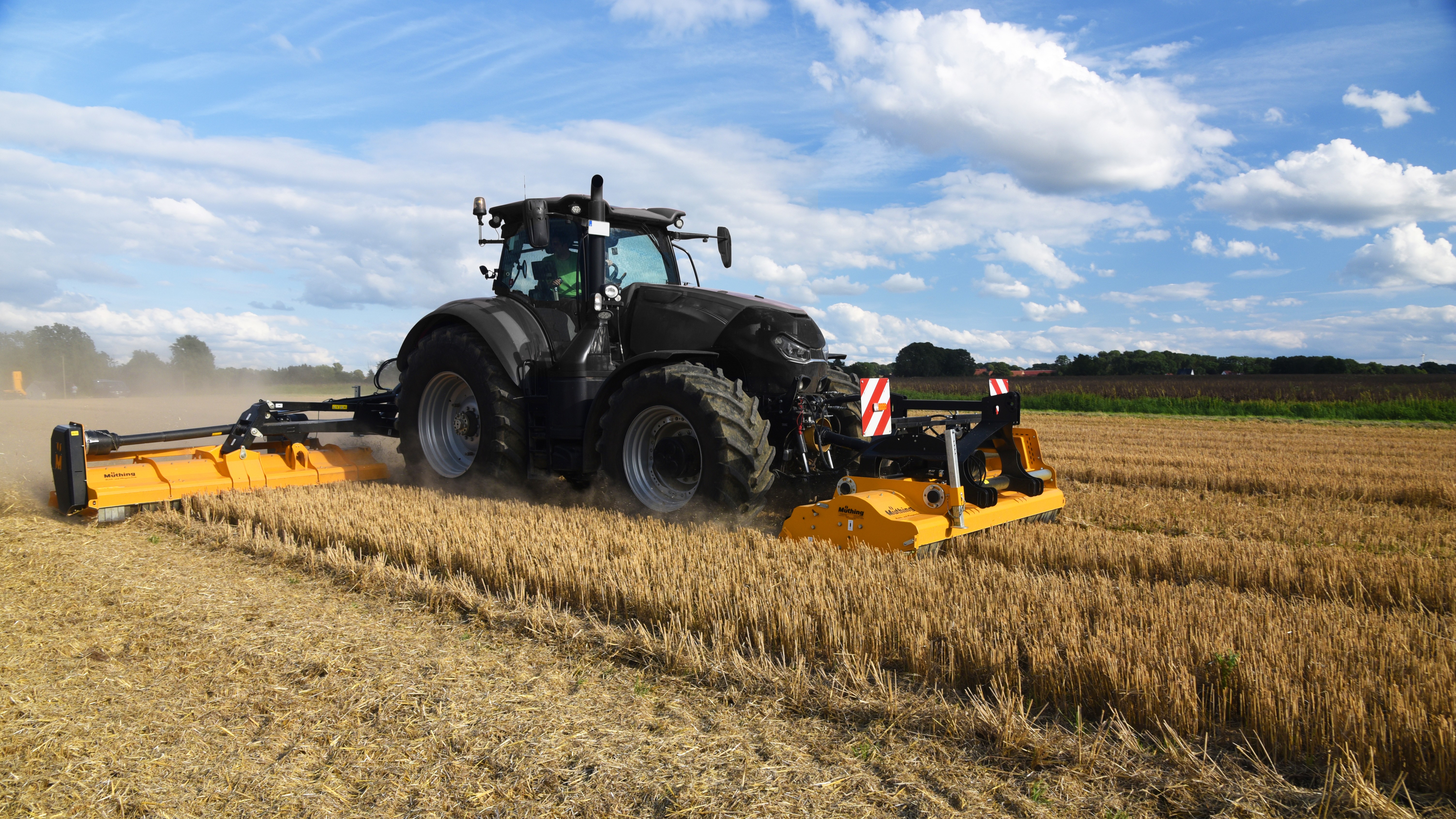 PRO–F Vario – tauriņstila mulčeris ar 8.60 m darba platumu